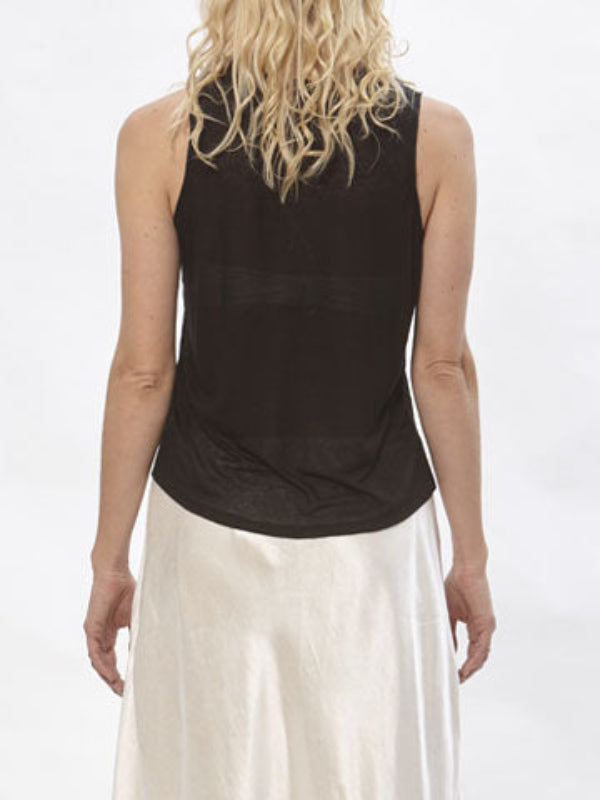 Alt Text:
Model wearing black sleeveless modal Taylor T Shirt paired with champagne-colored silk/hemp skirt against a white backdrop.